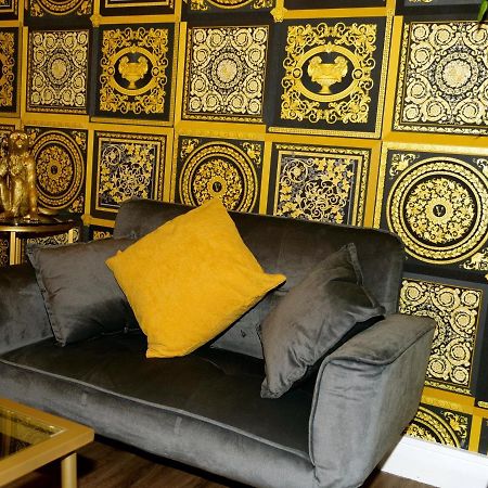 Ultra Deluxe Versace Apartment Near Sheffield Full Sky Tv Rotherham Exterior foto