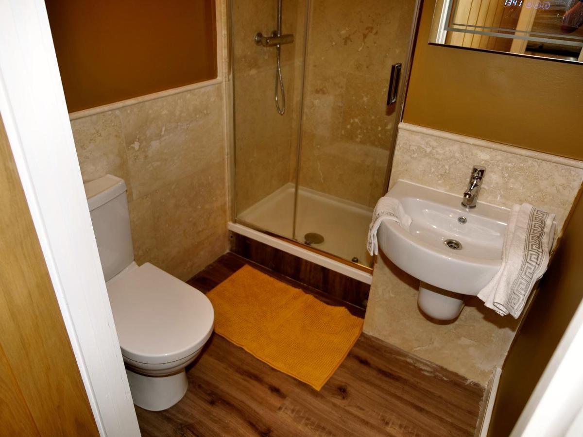 Ultra Deluxe Versace Apartment Near Sheffield Full Sky Tv Rotherham Exterior foto