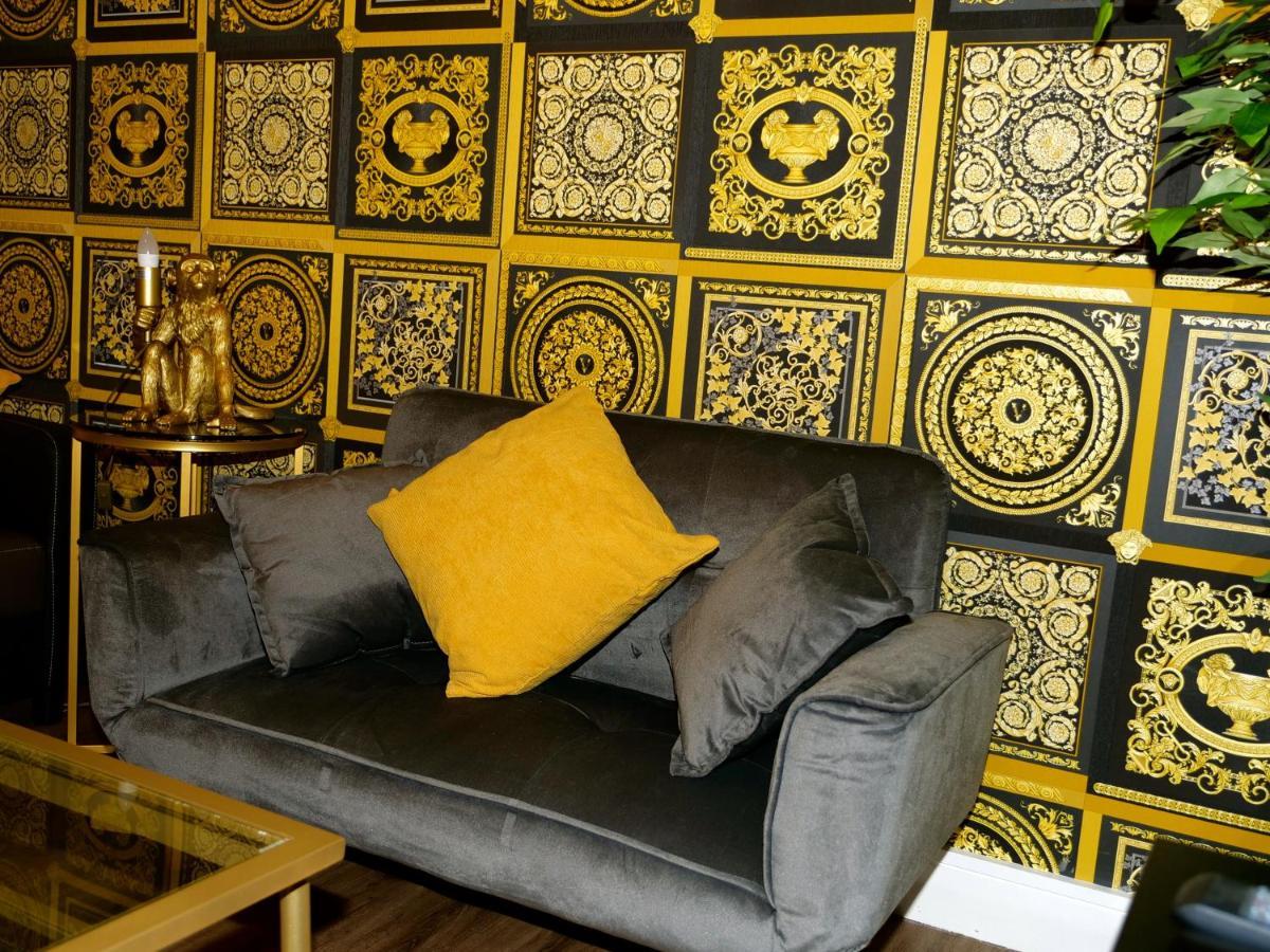 Ultra Deluxe Versace Apartment Near Sheffield Full Sky Tv Rotherham Exterior foto