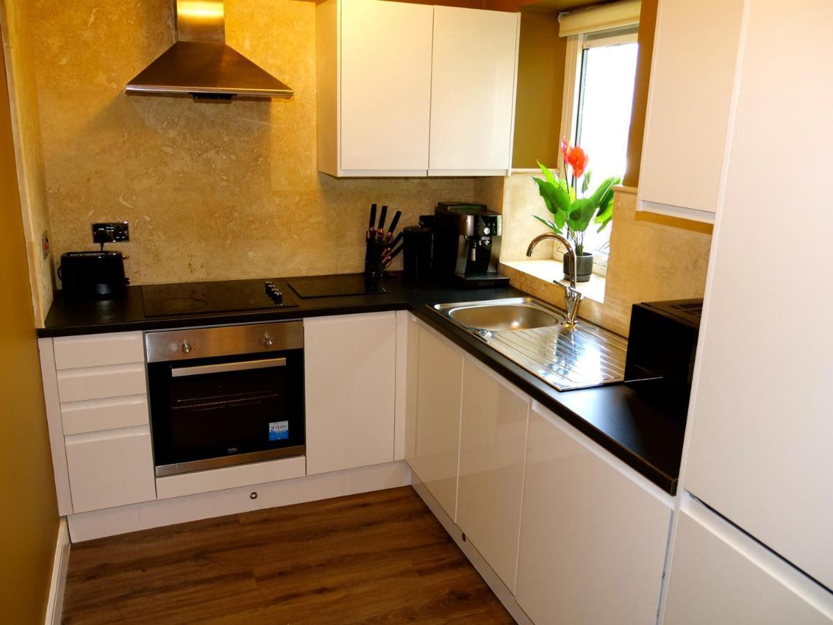 Ultra Deluxe Versace Apartment Near Sheffield Full Sky Tv Rotherham Exterior foto