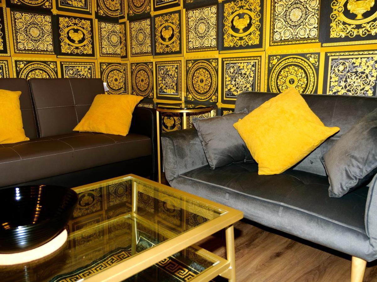 Ultra Deluxe Versace Apartment Near Sheffield Full Sky Tv Rotherham Exterior foto