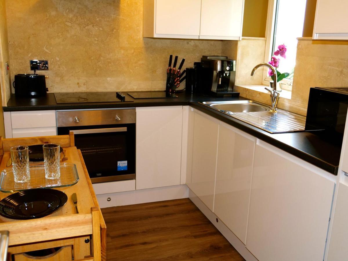 Ultra Deluxe Versace Apartment Near Sheffield Full Sky Tv Rotherham Exterior foto